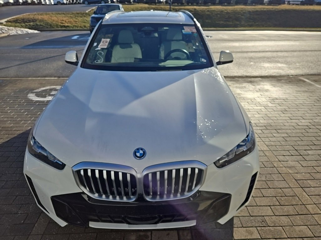 Used 2025 BMW X5 xDrive50e w/ M Sport Package image 2