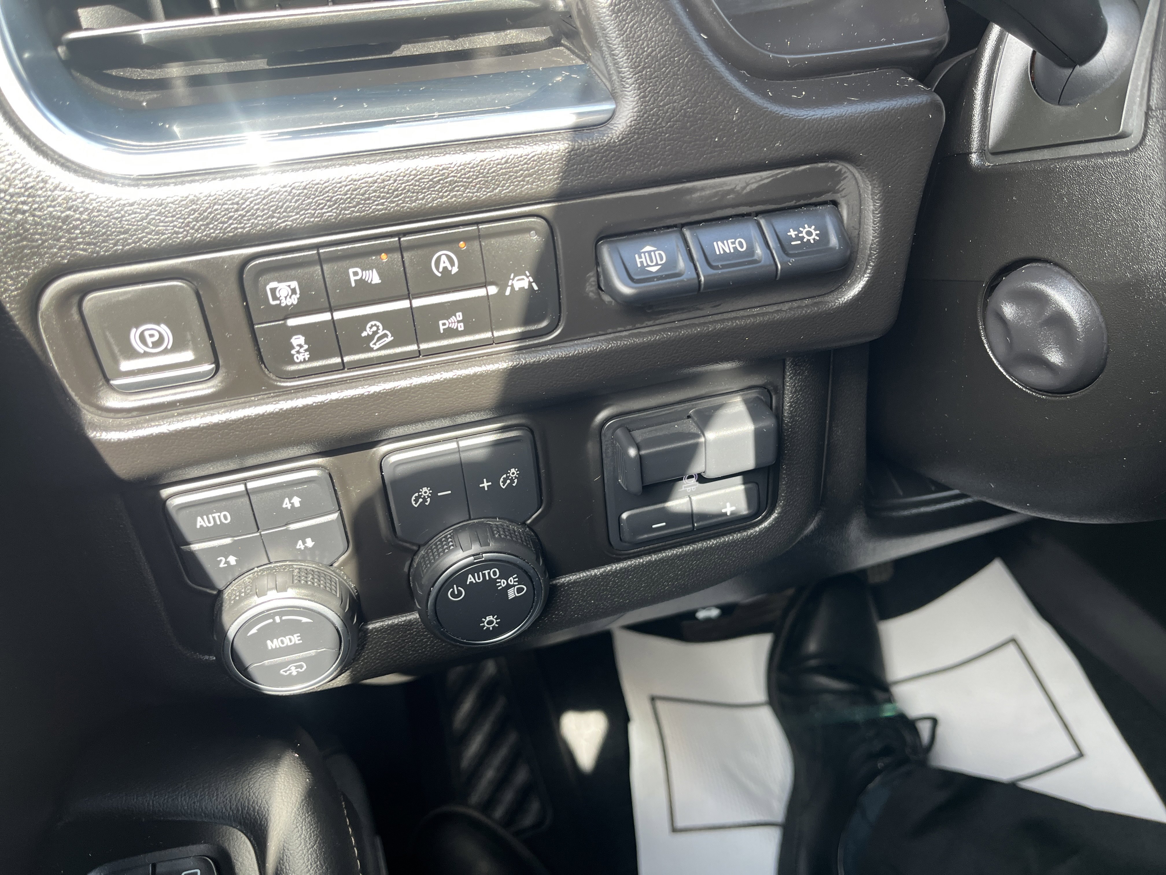 Used 2023 Chevrolet Tahoe High Country w/ Advanced Technology Package image 29