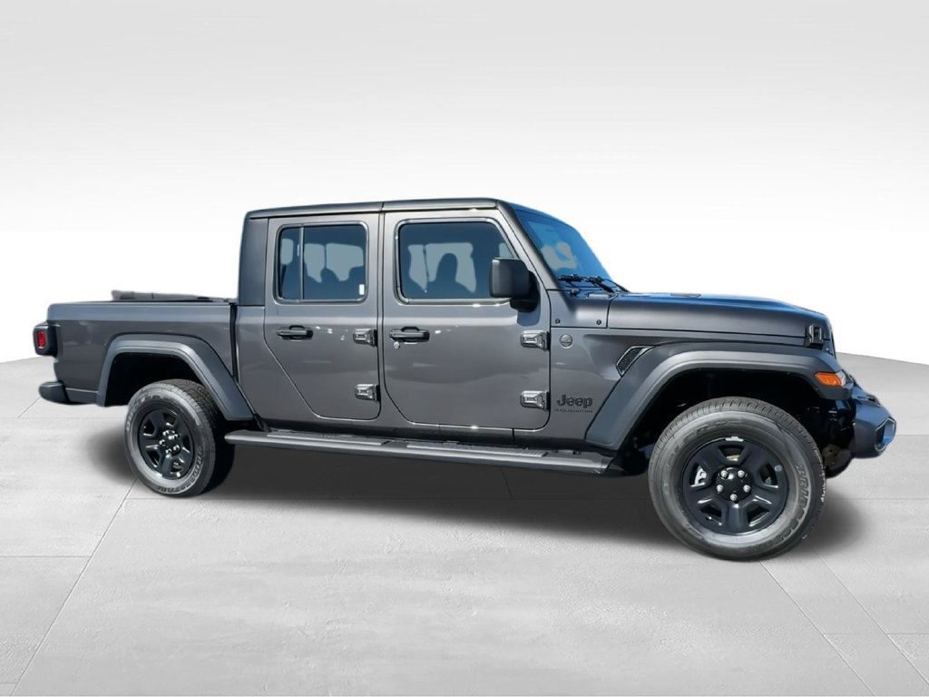 New 2026 Jeep Gladiator Sport AWD/4WD image 3