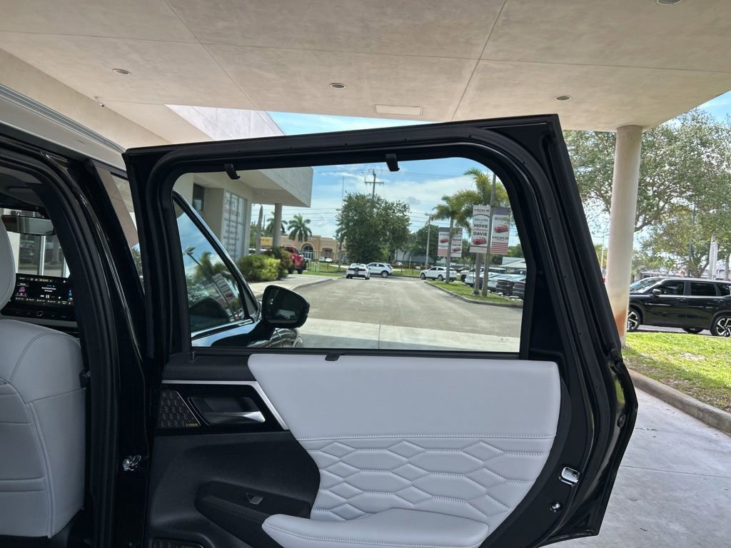 New 2025 Mitsubishi Outlander SEL image 31