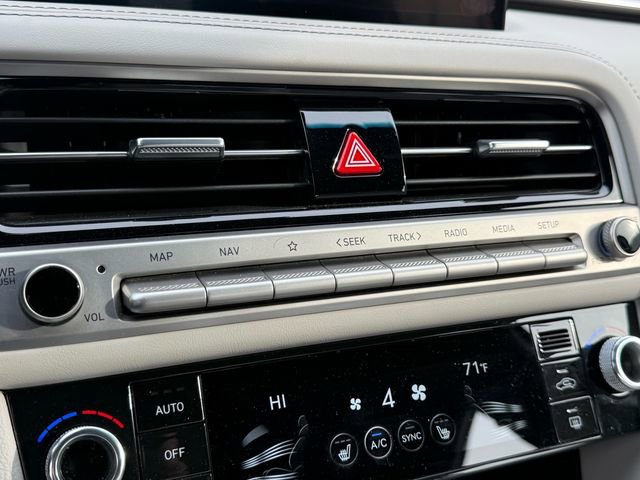 Used 2025 Genesis G70 2.5T image 19