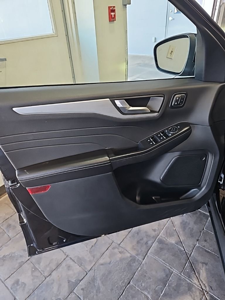 Used 2025 Ford Escape Platinum image 26