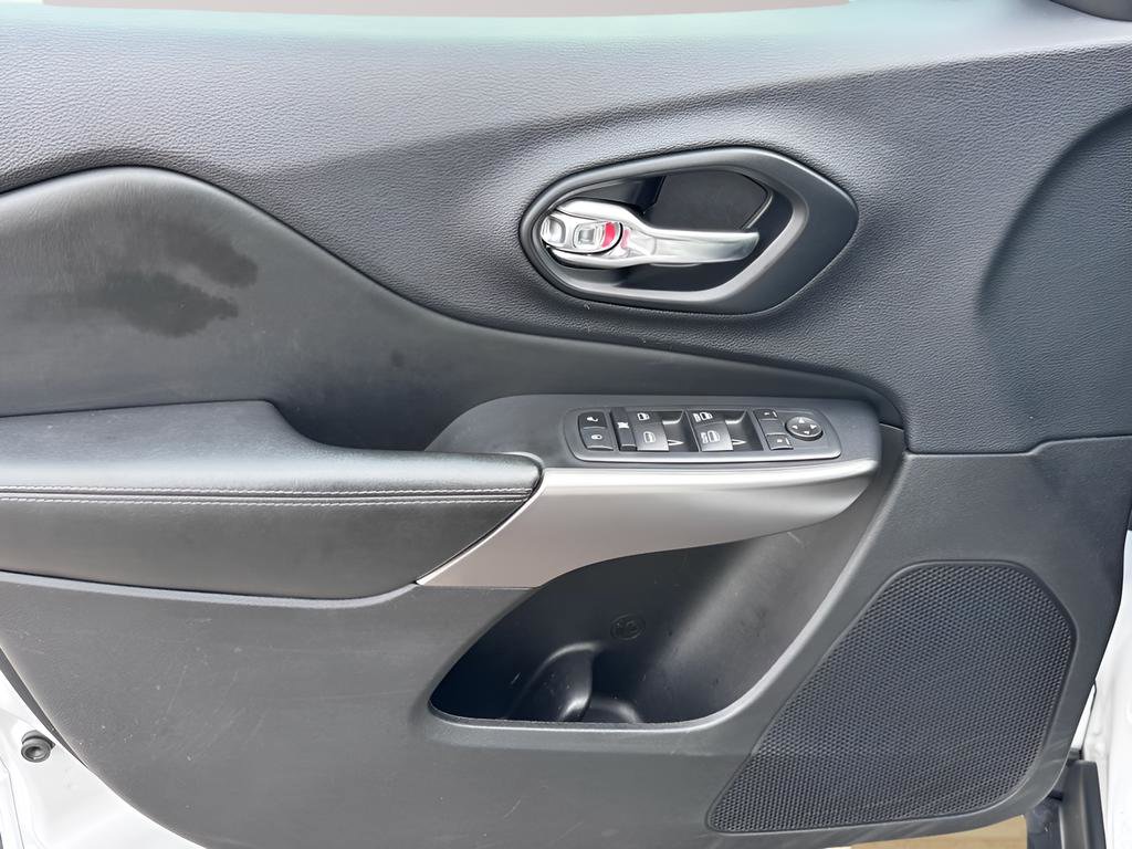 Used 2021 Jeep Cherokee Latitude Lux w/ Trailer Tow Group image 12