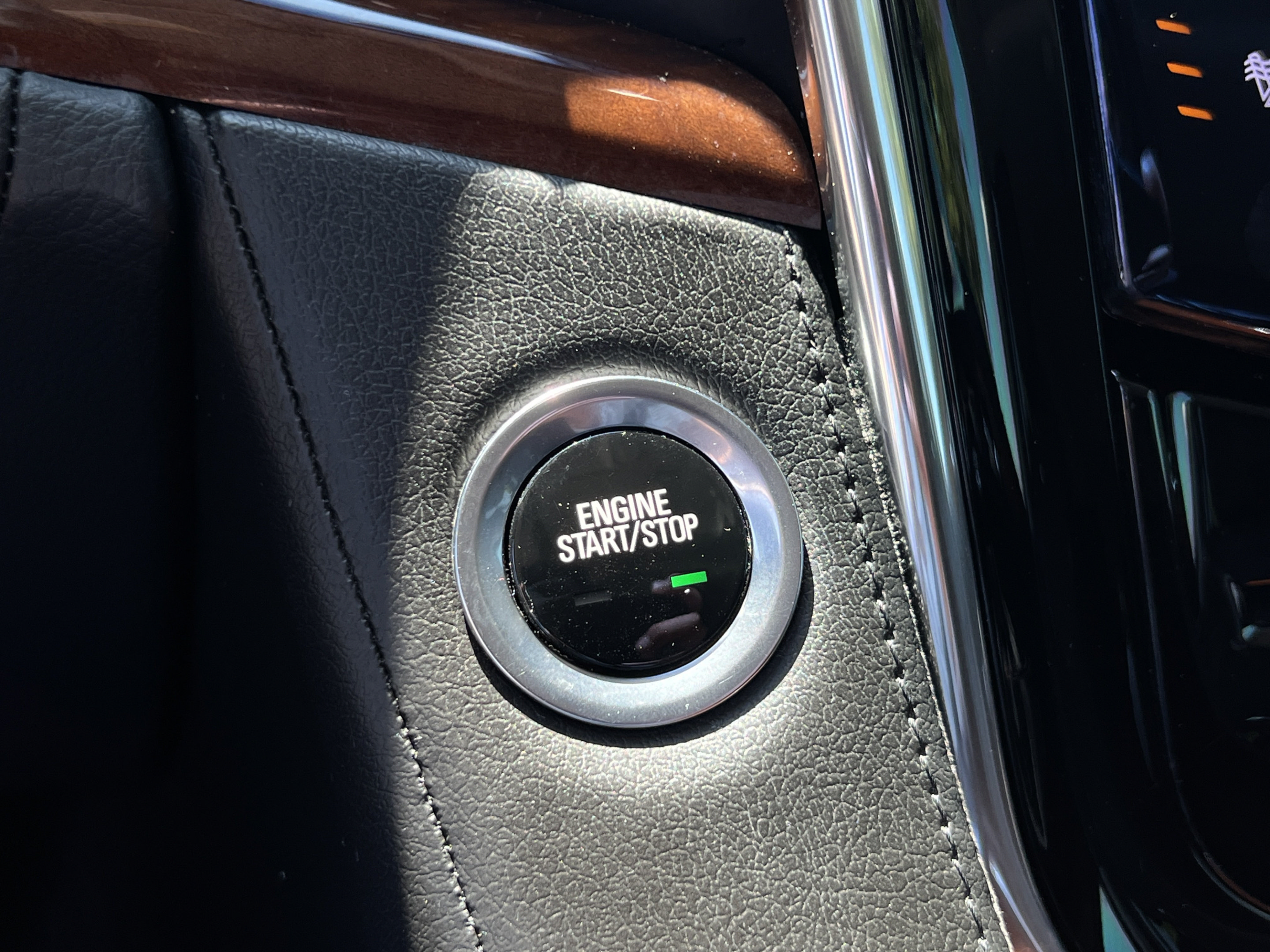 Used 2016 Cadillac Escalade Luxury AWD/4WD image 22