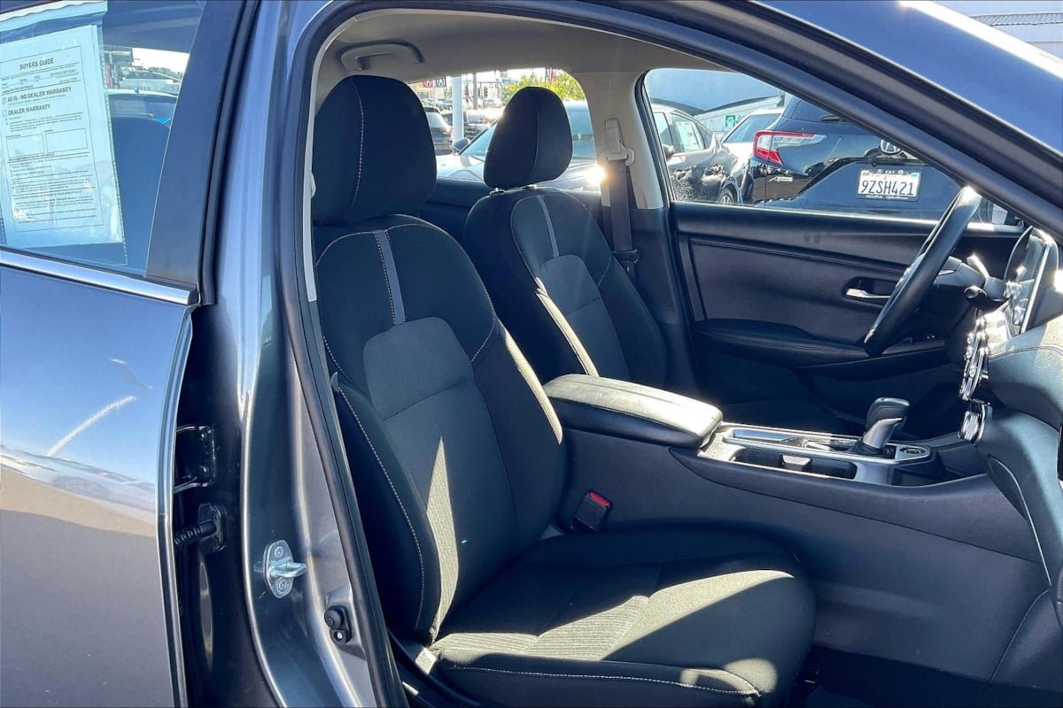 Used 2025 Nissan Sentra SV FWD image 7