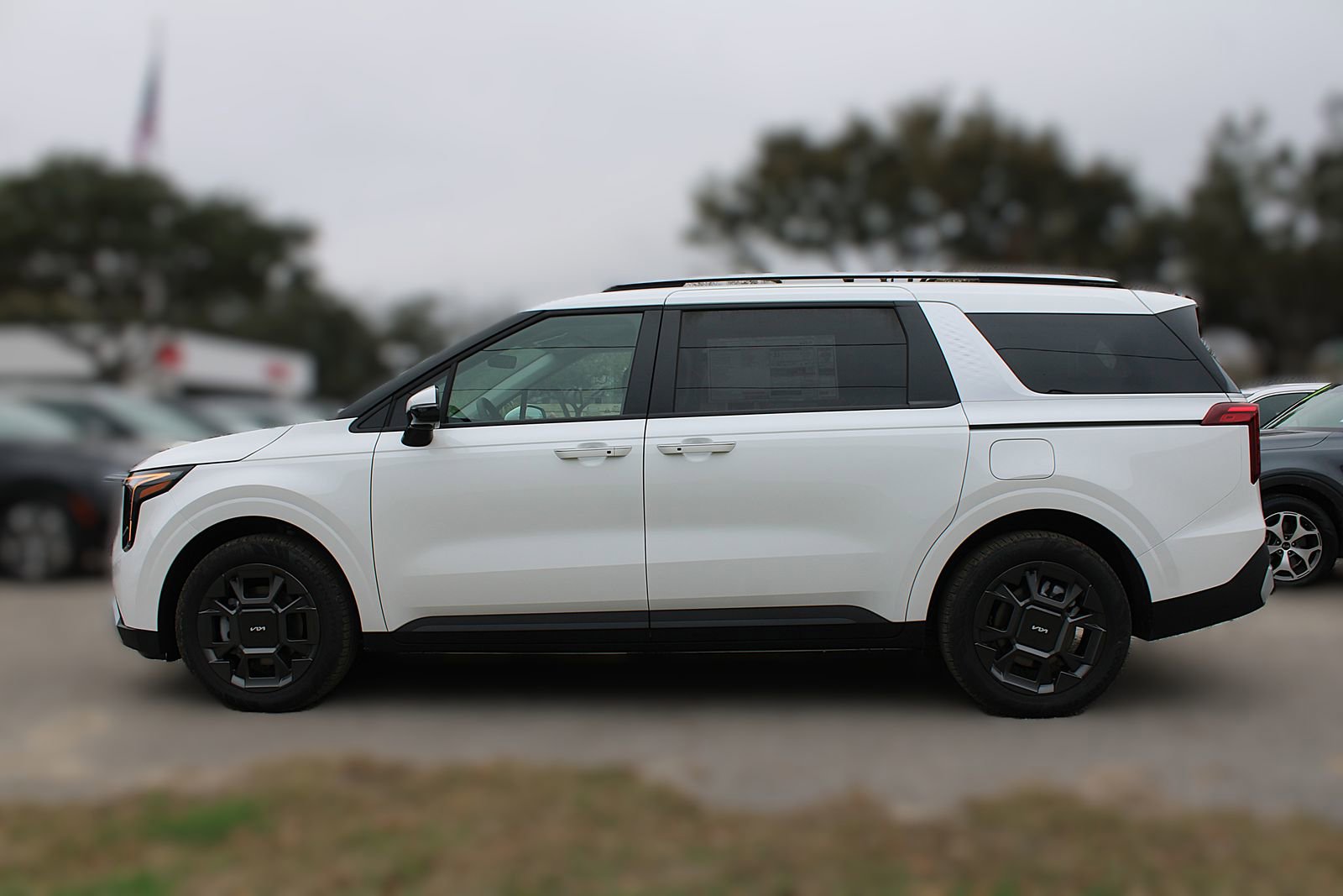 New 2026 Kia Carnival EX image 16