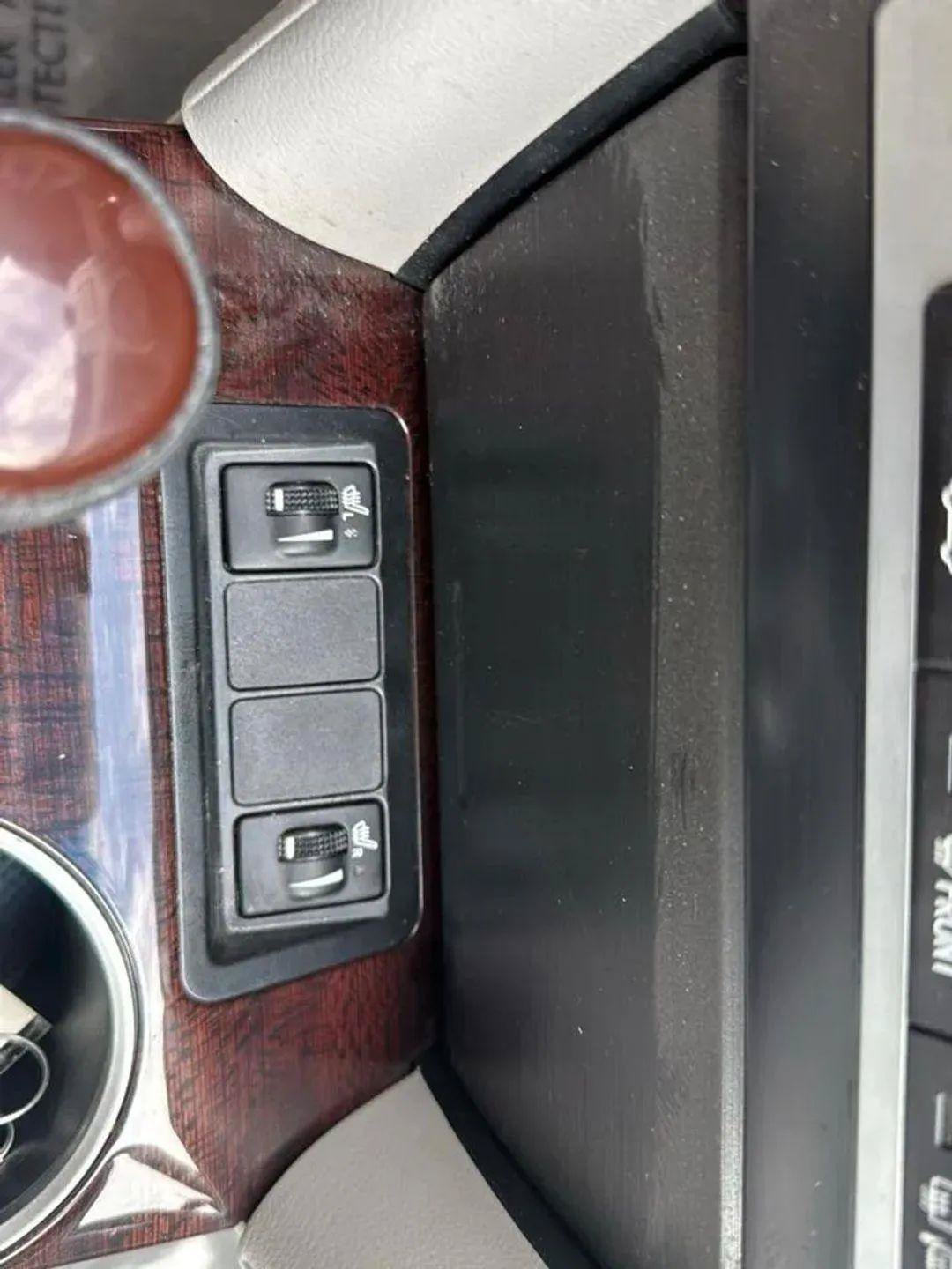 Used 2012 Toyota Camry XLE FWD image 25