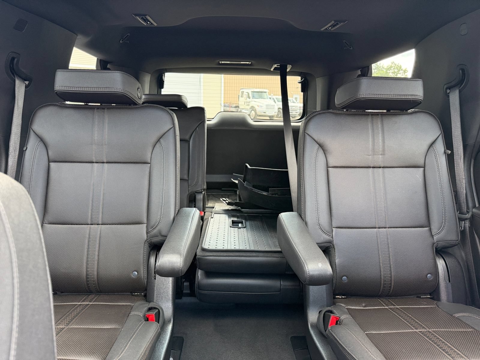 Used 2025 Chevrolet Tahoe High Country AWD/4WD image 13