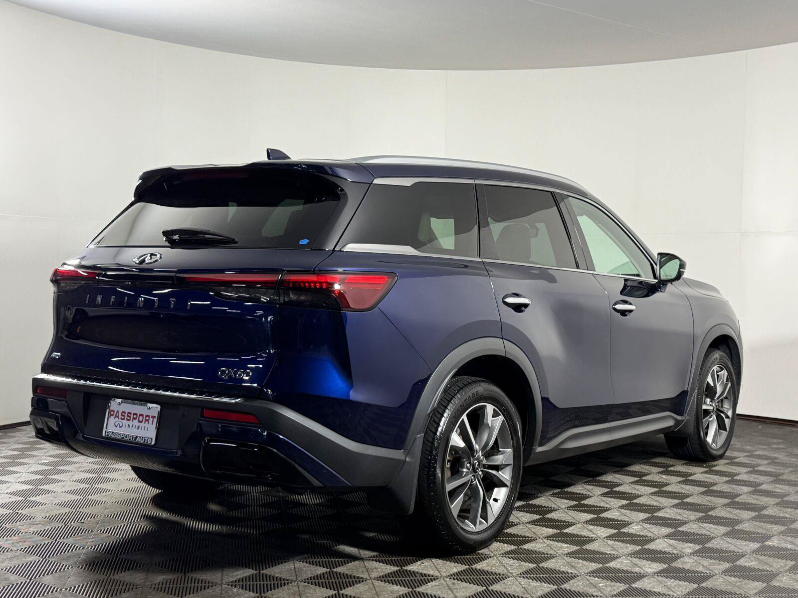 Certified 2023 INFINITI QX60 Luxe w/ Cargo Package AWD/4WD image 6