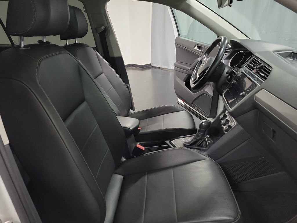 Used 2019 Volkswagen Tiguan SE w/ Panoramic Sunroof Package FWD image 34