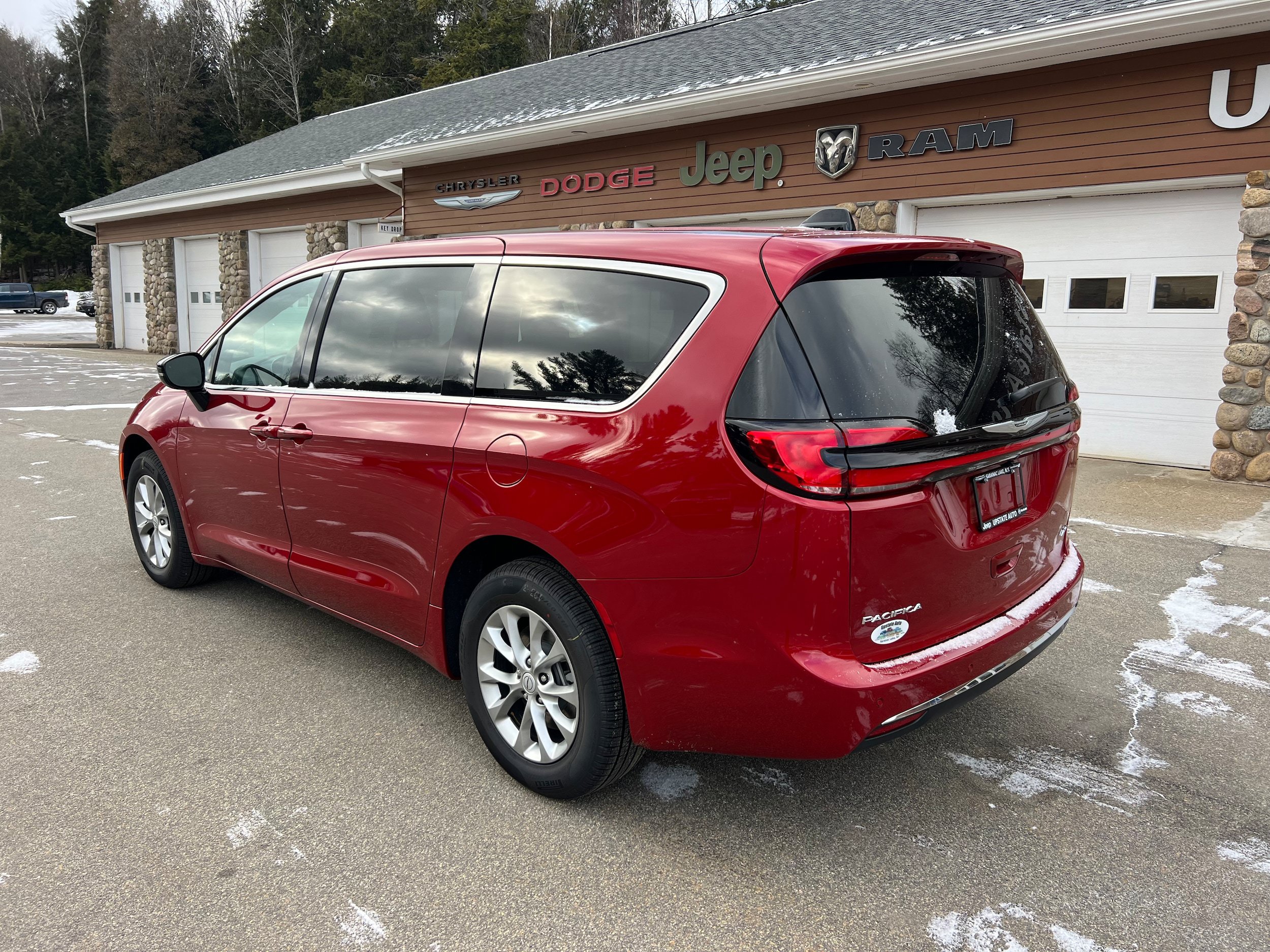 New 2026 Chrysler Pacifica Select AWD/4WD image 7