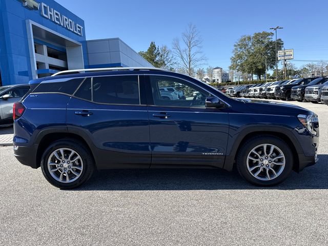 Used 2022 GMC Terrain SLT w/ Infotainment Package II image 2