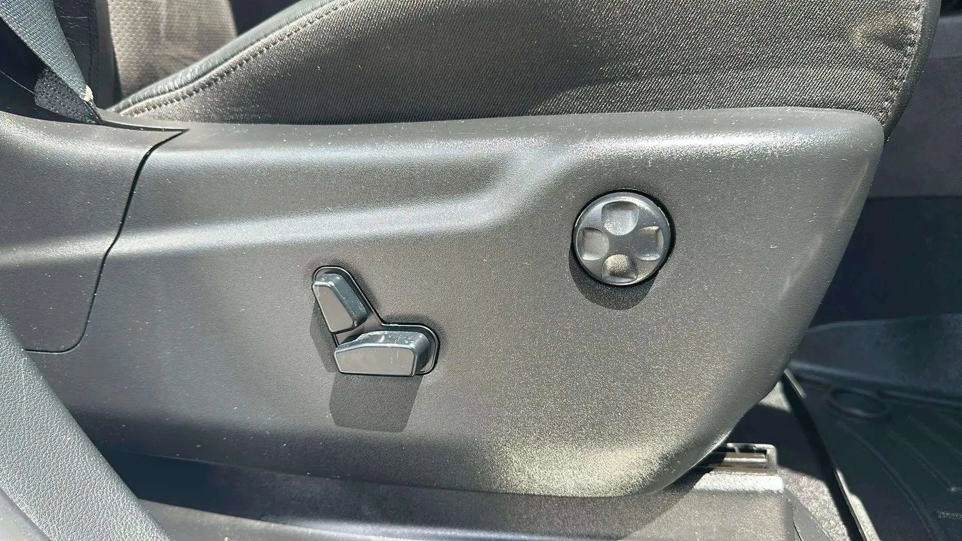 Used 2020 Dodge Durango GT image 27