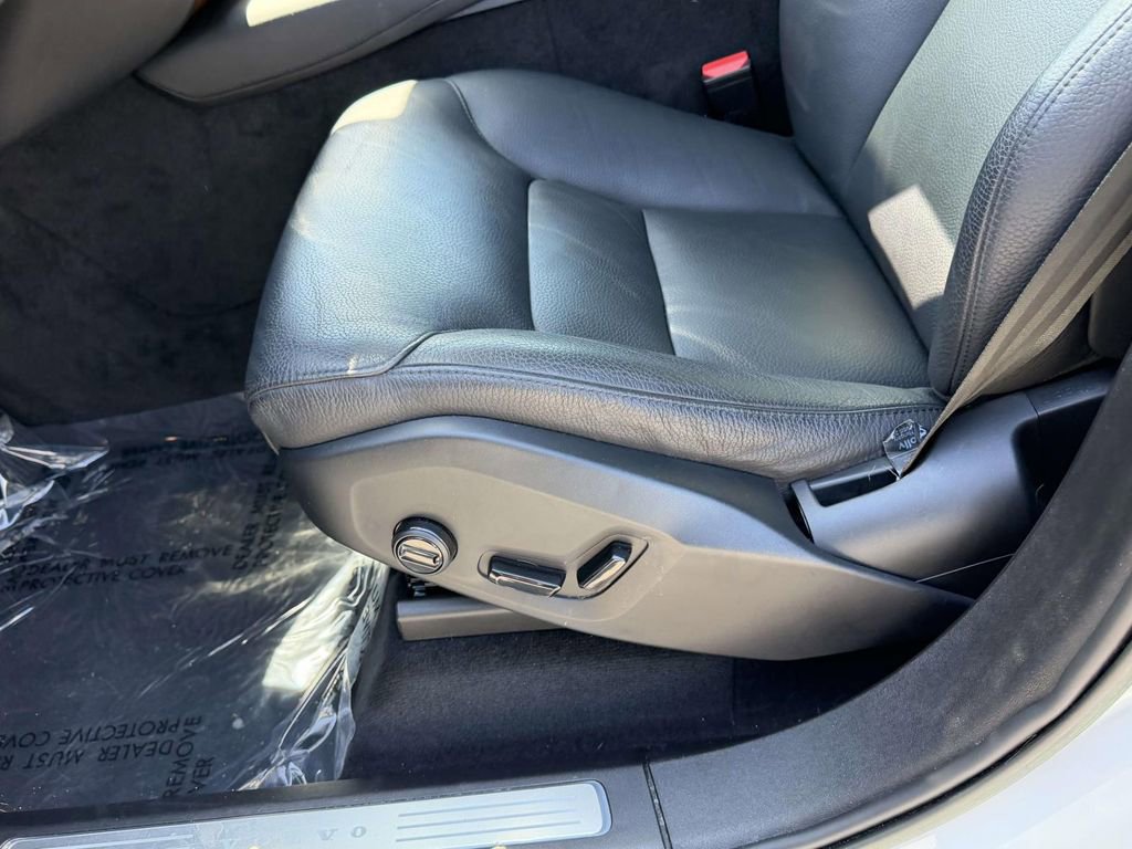 Used 2023 Volvo XC90 B5 Plus AWD/4WD image 17