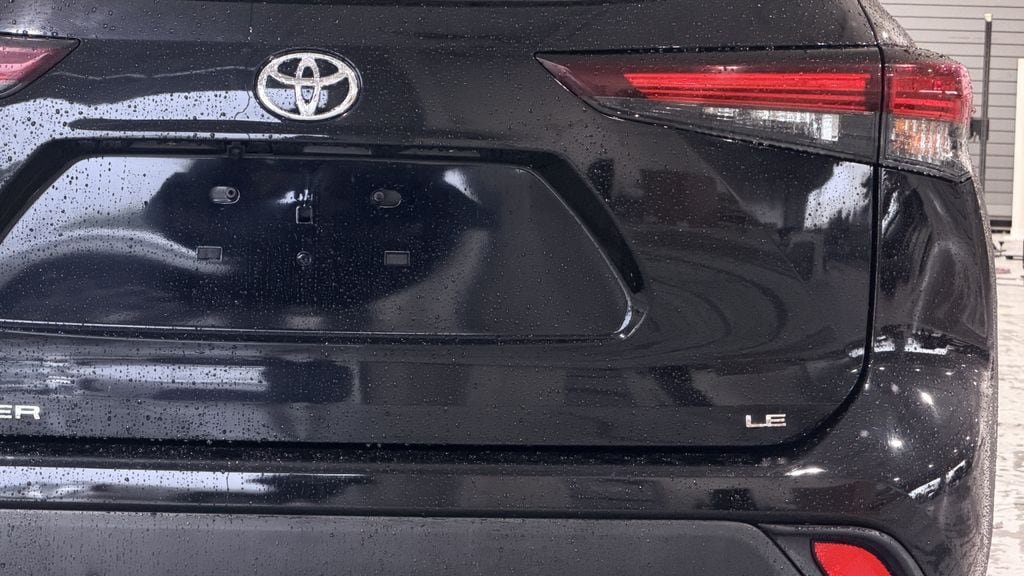 Used 2024 Toyota Highlander LE FWD image 10