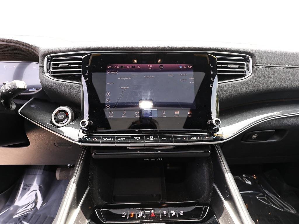 Used 2023 Jeep Wagoneer 4WD w/ Premium Group I image 16