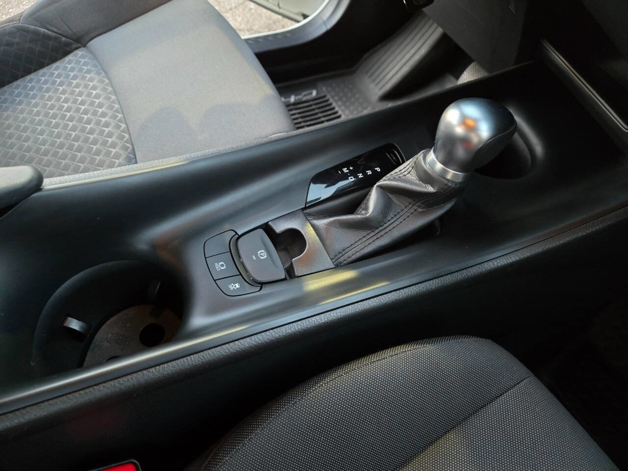 Used 2021 Toyota C-HR LE image 37