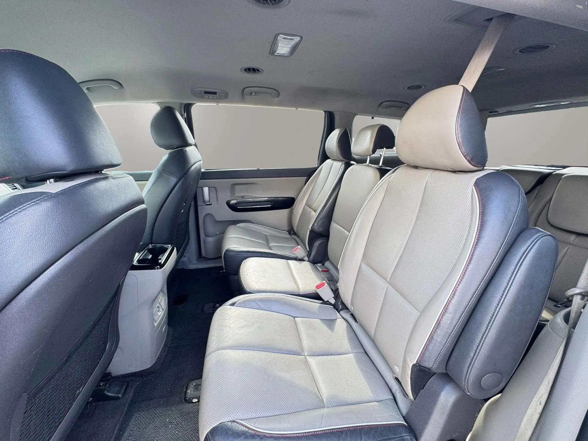 Used 2016 Kia Sedona EX FWD image 12