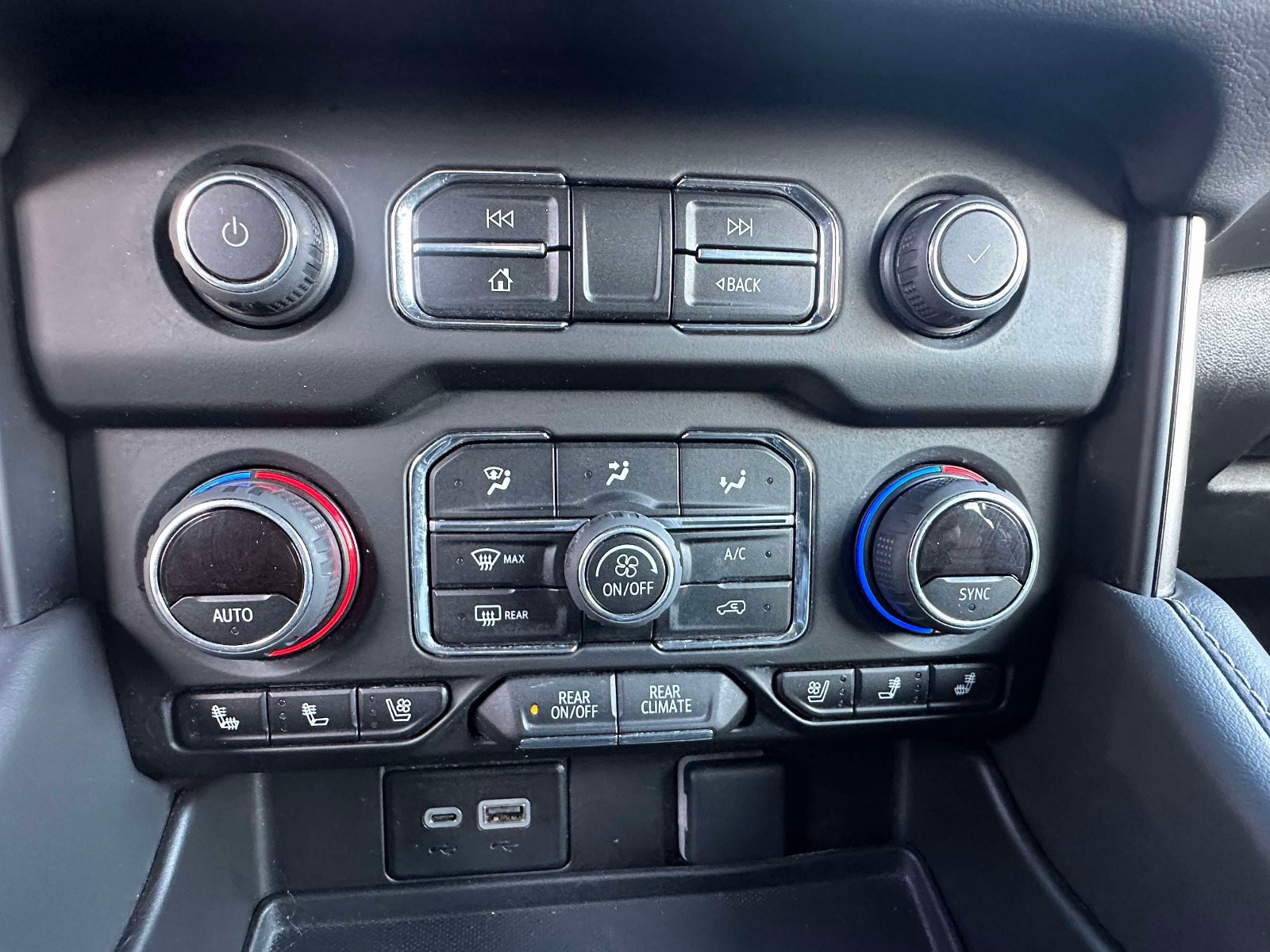 Certified 2023 Chevrolet Suburban Premier image 14