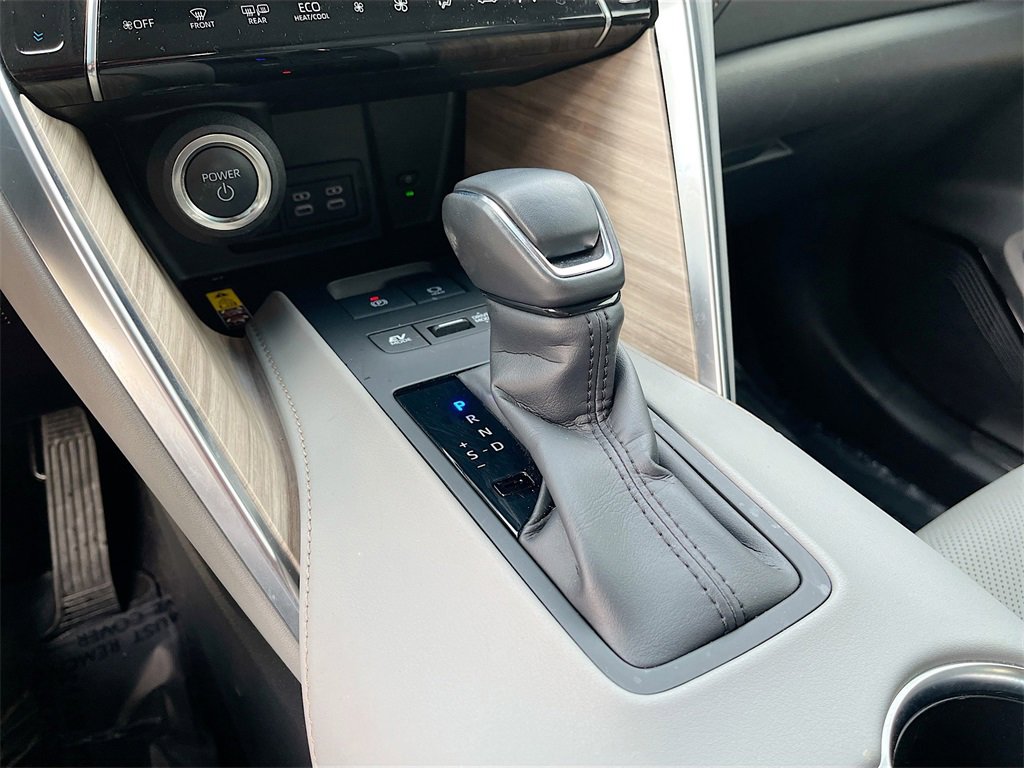 Used 2024 Toyota Venza Limited image 16