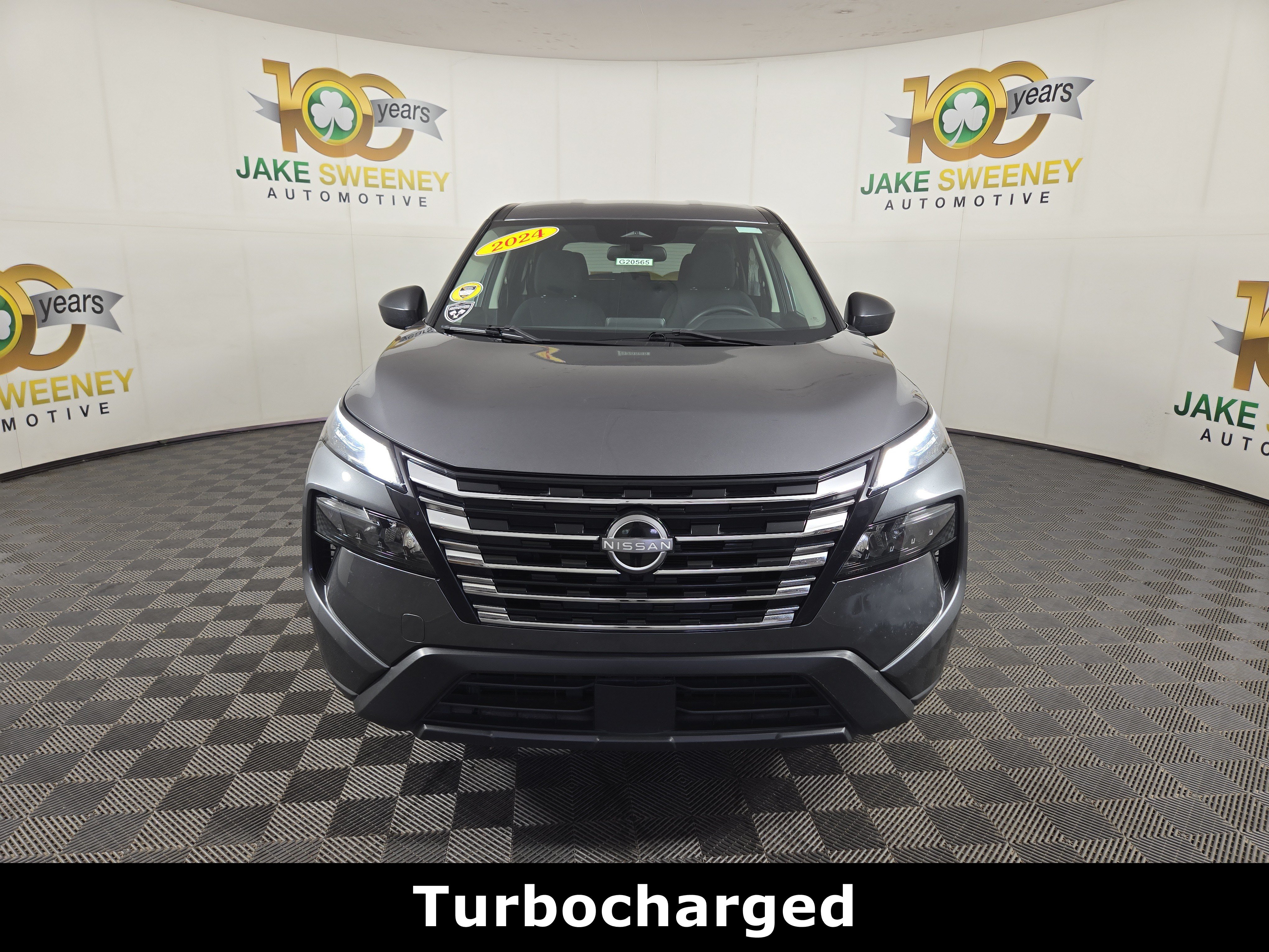 Used 2024 Nissan Rogue S AWD/4WD image 2