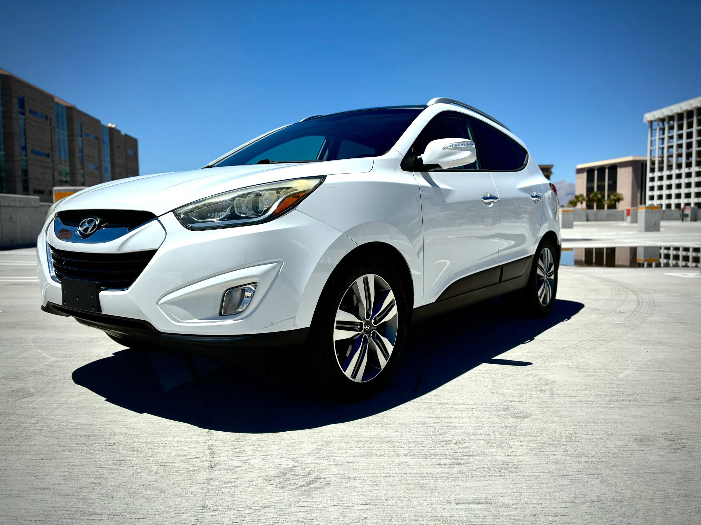 Used 2015 Hyundai Tucson Limited w/ Option Group 03 AWD/4WD image 3