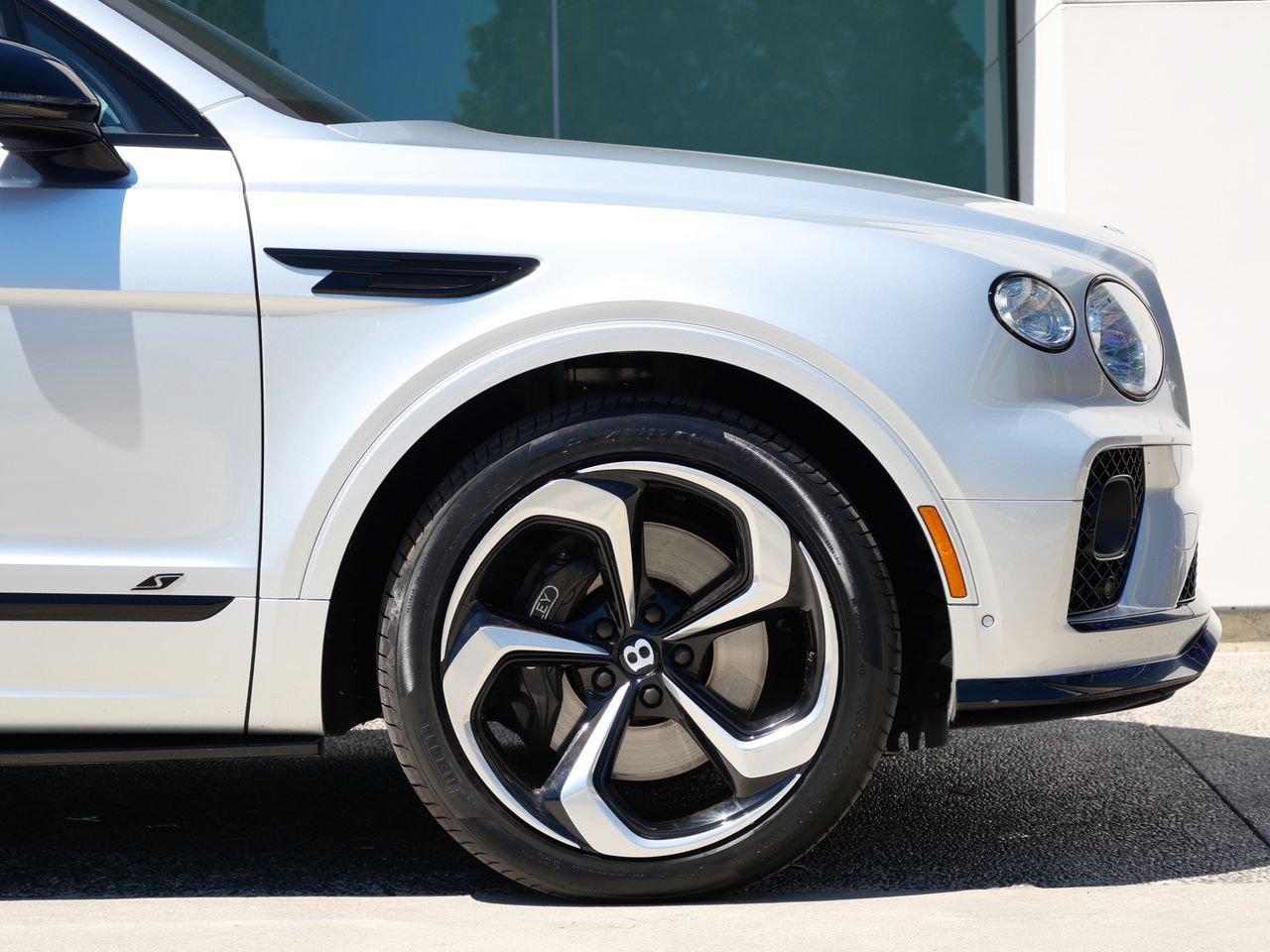 Used 2022 Bentley Bentayga AWD/4WD image 6