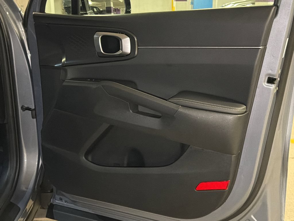 Certified 2025 Kia Sorento EX w/ Panoramic Sunroof Package FWD image 16