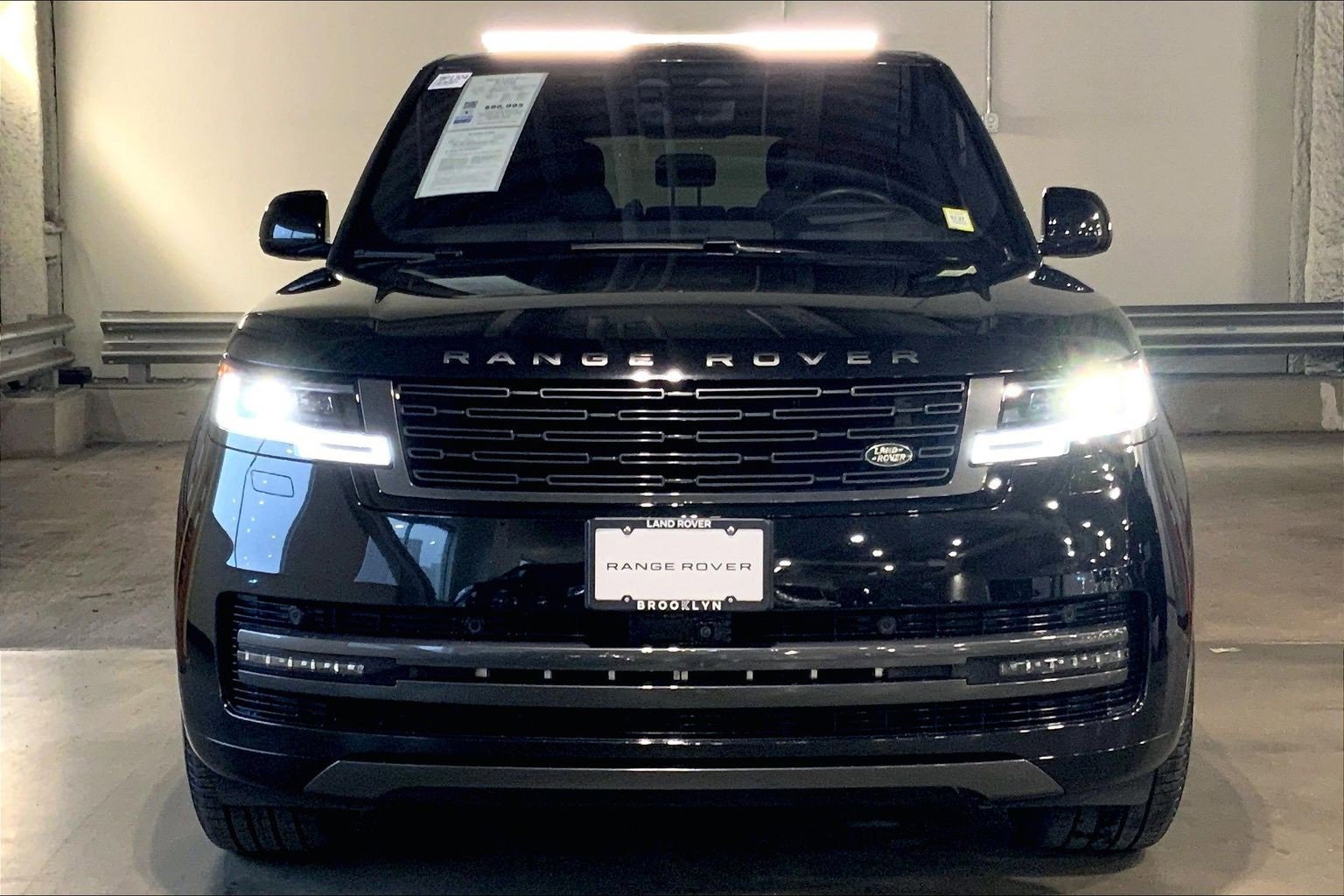 Used 2023 Land Rover Range Rover Long Wheelbase SE image 3