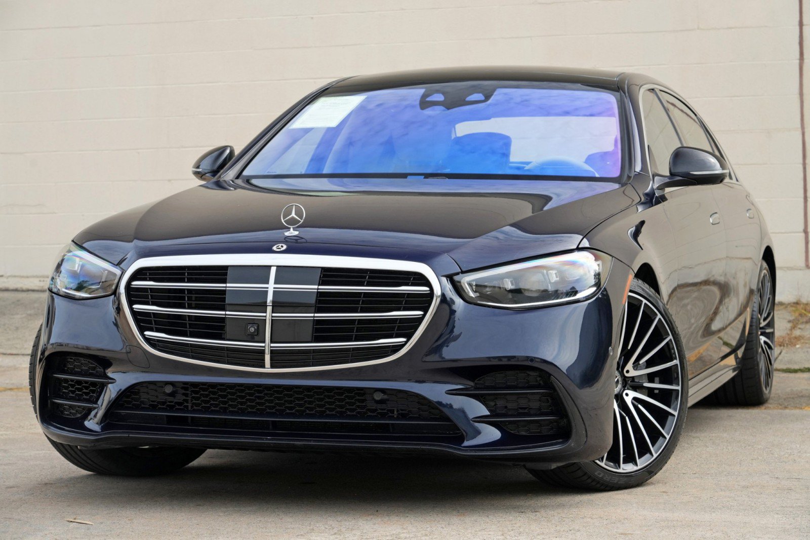 Used 2022 Mercedes-Benz S 580 4MATIC Sedan w/ AMG Line Package image 3