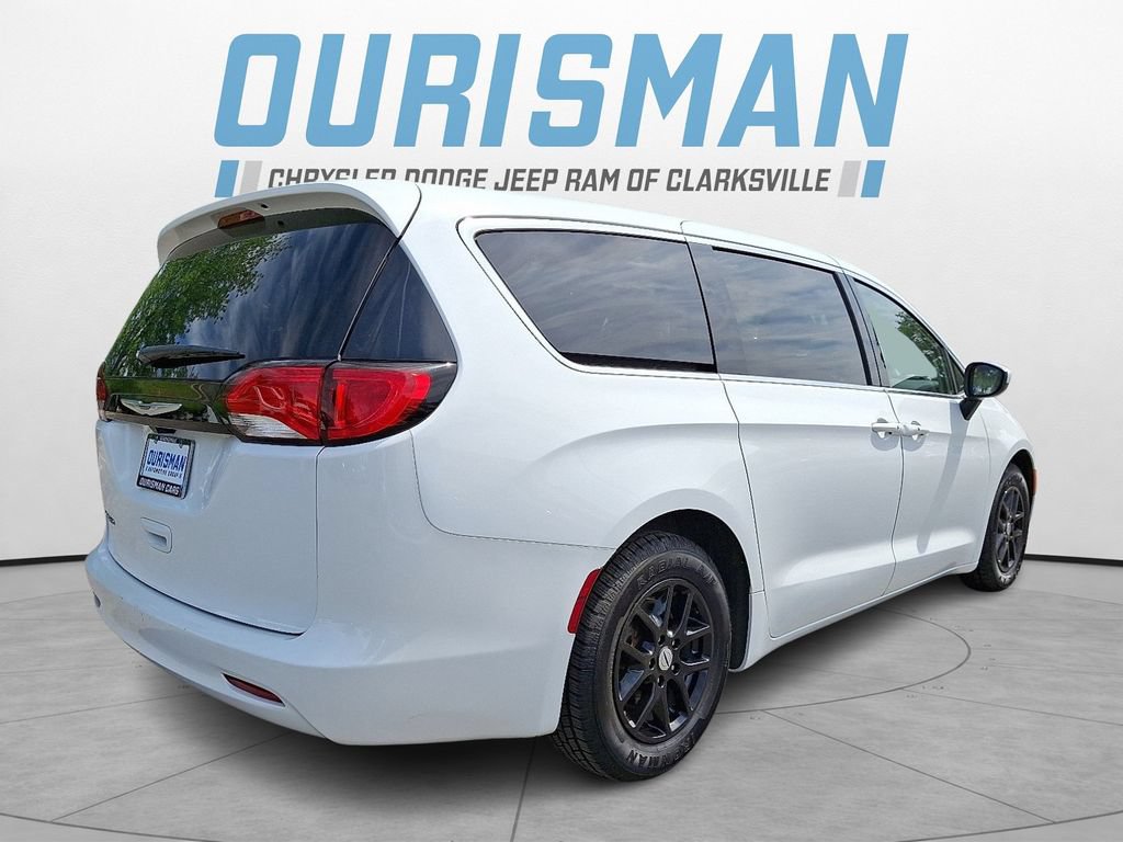 Certified 2023 Chrysler Voyager LX FWD image 6