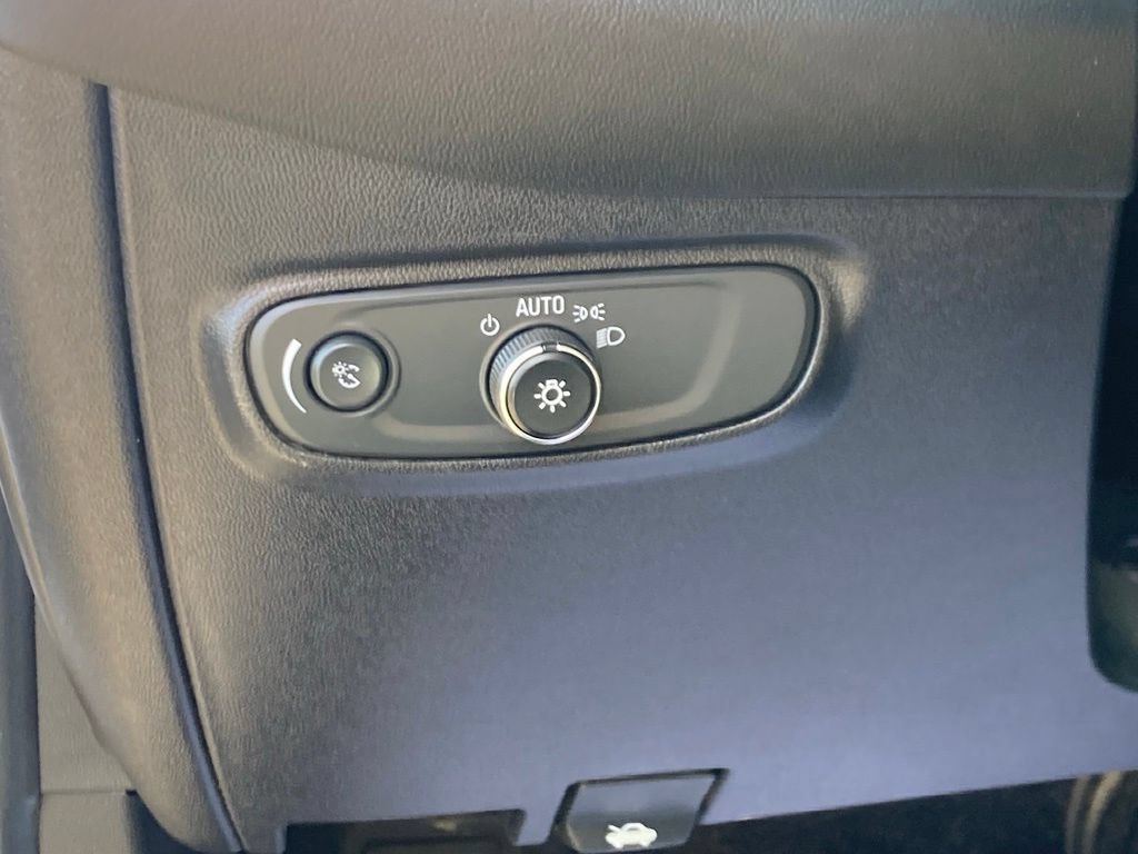 Used 2018 Chevrolet Equinox LT FWD image 13