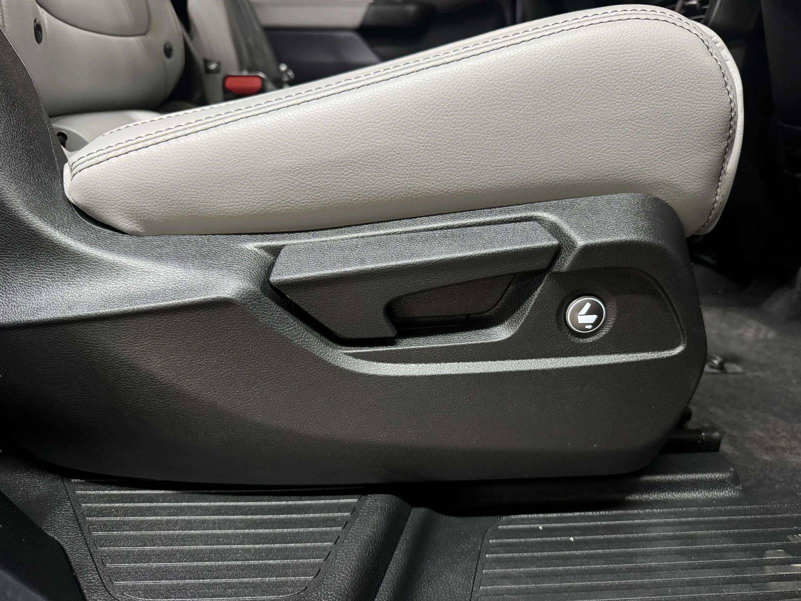 Used 2025 Honda Pilot EX-L image 54