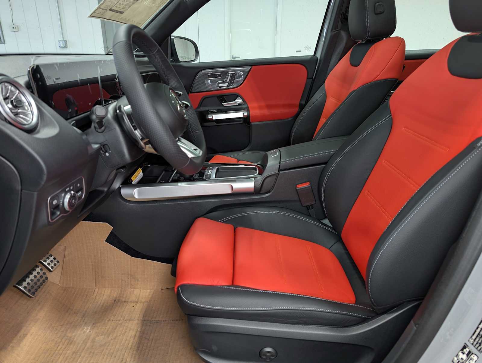 New 2026 Mercedes-Benz GLB 35 AMG 4MATIC image 4