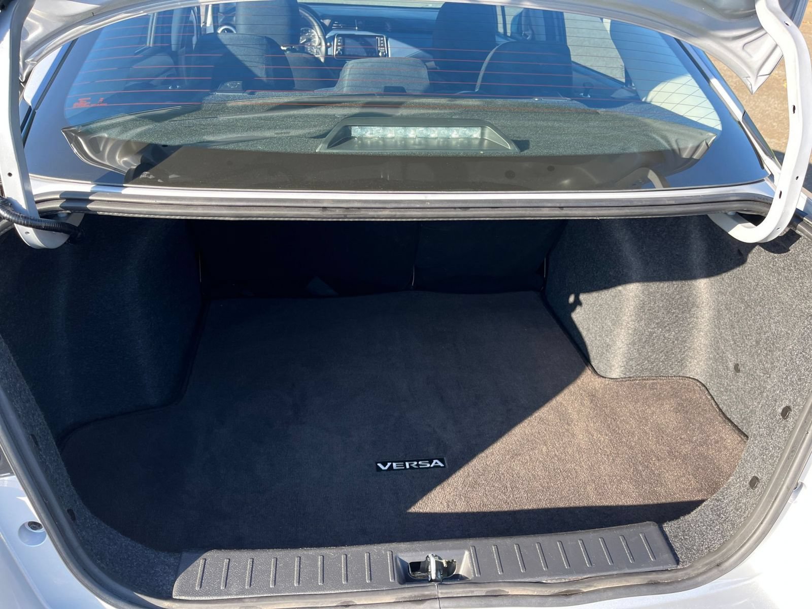 Used 2025 Nissan Versa SV FWD image 25
