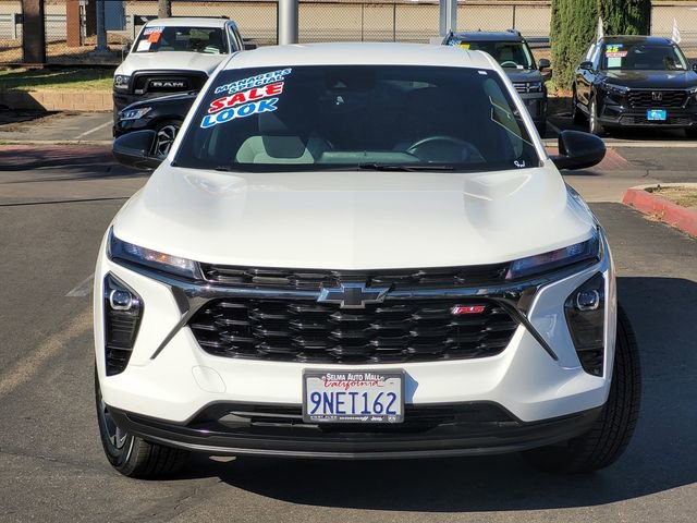Used 2024 Chevrolet Trax RS FWD image 3