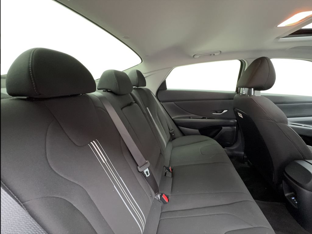 Used 2025 Hyundai Elantra SEL FWD image 28