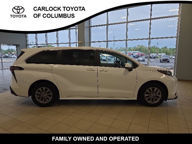 Used 2025 Toyota Sienna LE FWD image 6