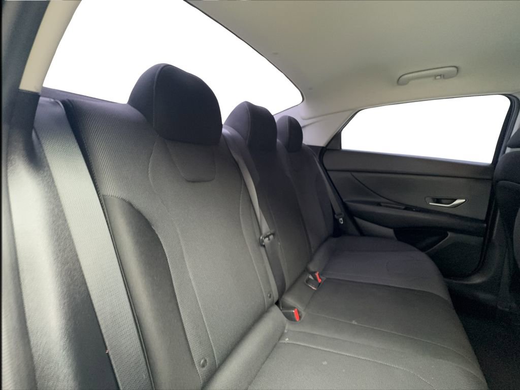 Used 2021 Hyundai Elantra SE FWD image 25