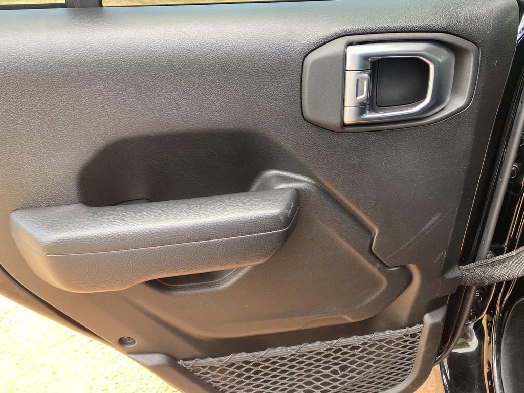 Used 2023 Jeep Gladiator Sport image 12