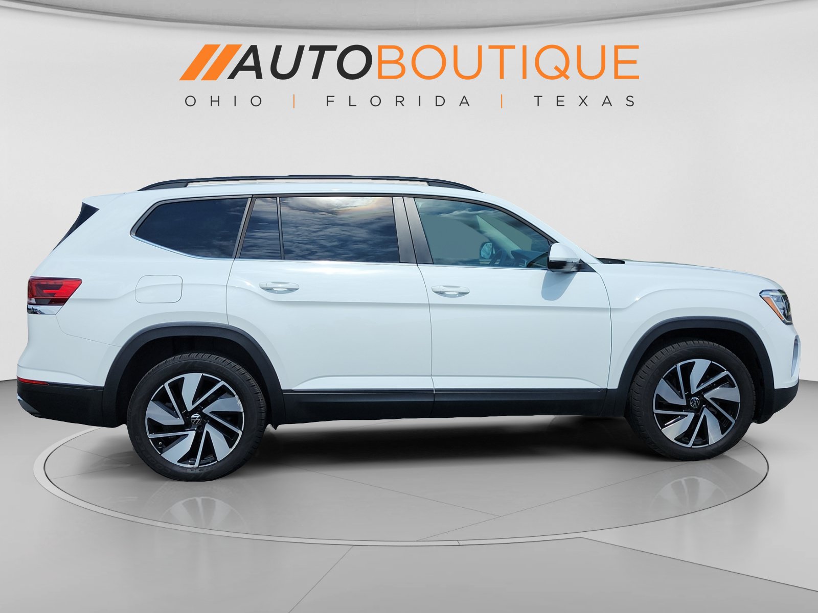 Used 2024 Volkswagen Atlas SE AWD/4WD image 6