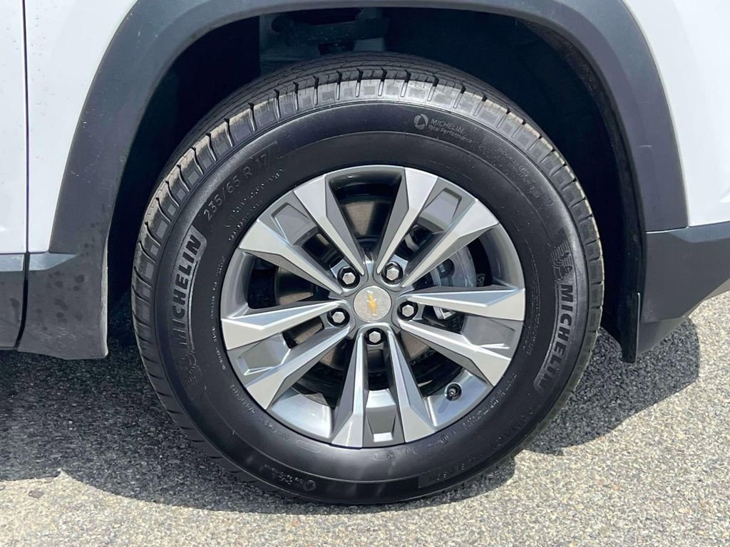 Used 2026 Chevrolet Equinox LT AWD/4WD image 9