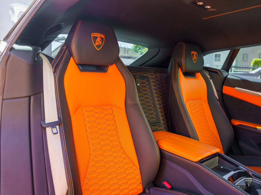 Used 2022 Lamborghini Urus AWD/4WD image 26