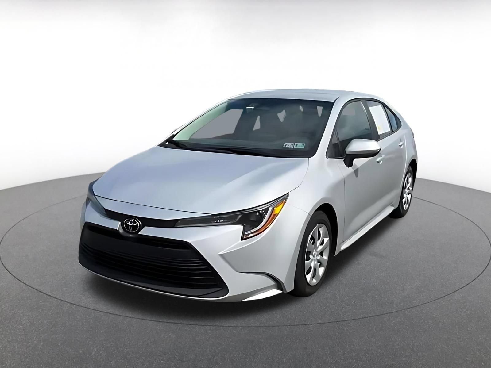 Used 2025 Toyota Corolla LE FWD image 6