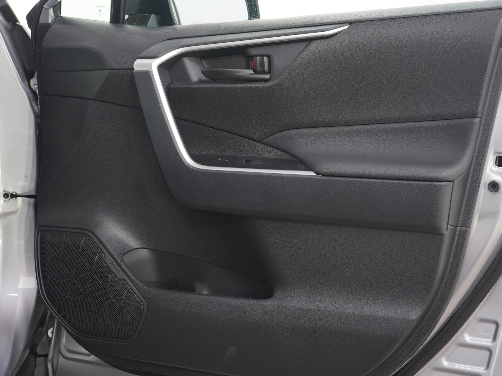 Used 2025 Toyota RAV4 LE image 13