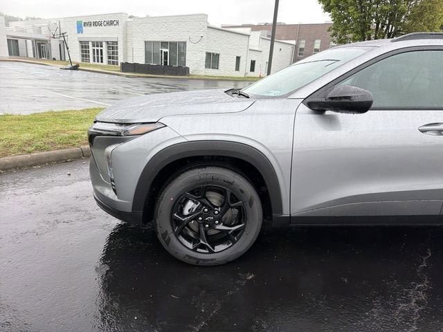 New 2026 Chevrolet Trax LT w/ Midnight Edition FWD image 9