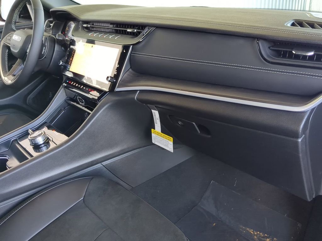 New 2026 Jeep Grand Cherokee Altitude image 21