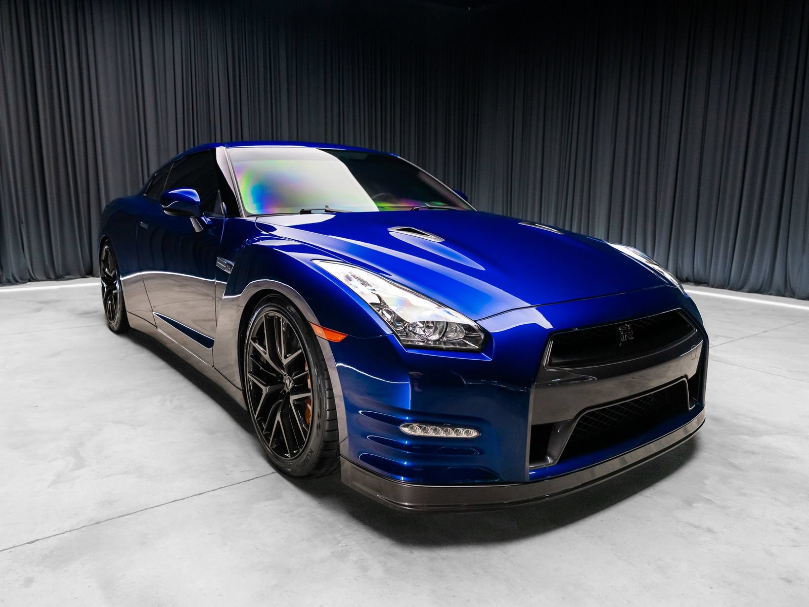 Used 2013 Nissan GT-R Black Edition AWD/4WD image 9
