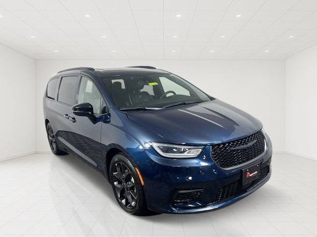 Certified 2025 Chrysler Pacifica Limited FWD video 1