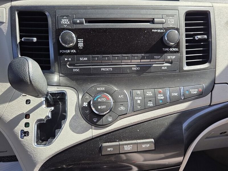 Used 2014 Toyota Sienna LE FWD image 21